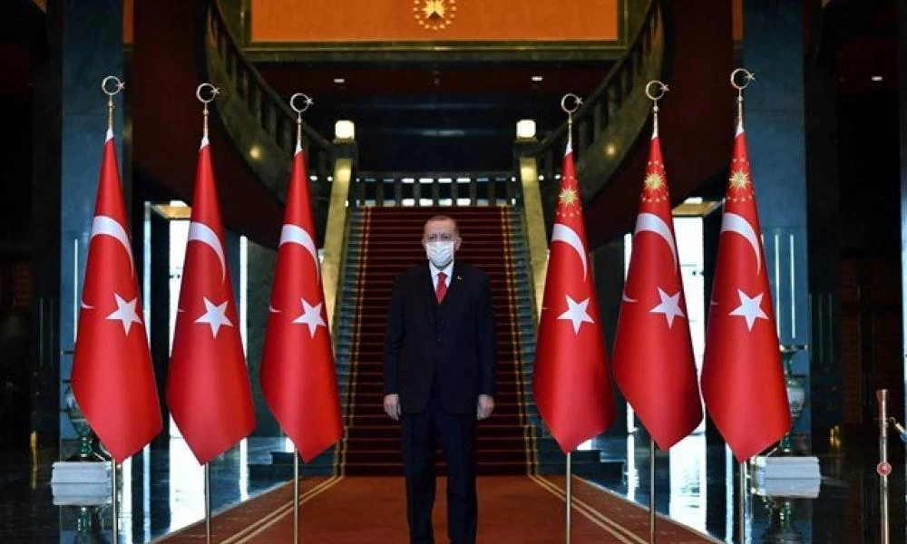 NZZ: Κοιμάται και ονειρεύεται ο Ερντογάν ότι θα γίνει ο μεγάλος χαλίφης των σουνιτών
